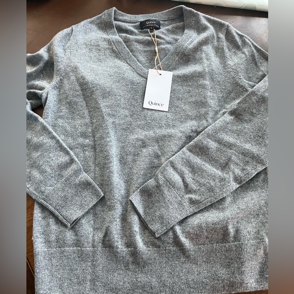 Quince Sweaters - Quince V-Neck Mongolian Cashmere Sweater in Classic Gray NWT